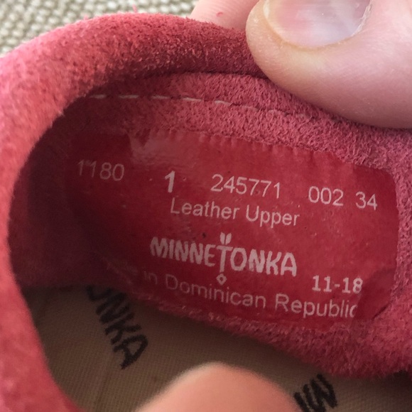 Infant Minnetonka Back Flap Moccasins With Velcro Closure. Pink, SZ 1. Like New. - Picture 13 of 16